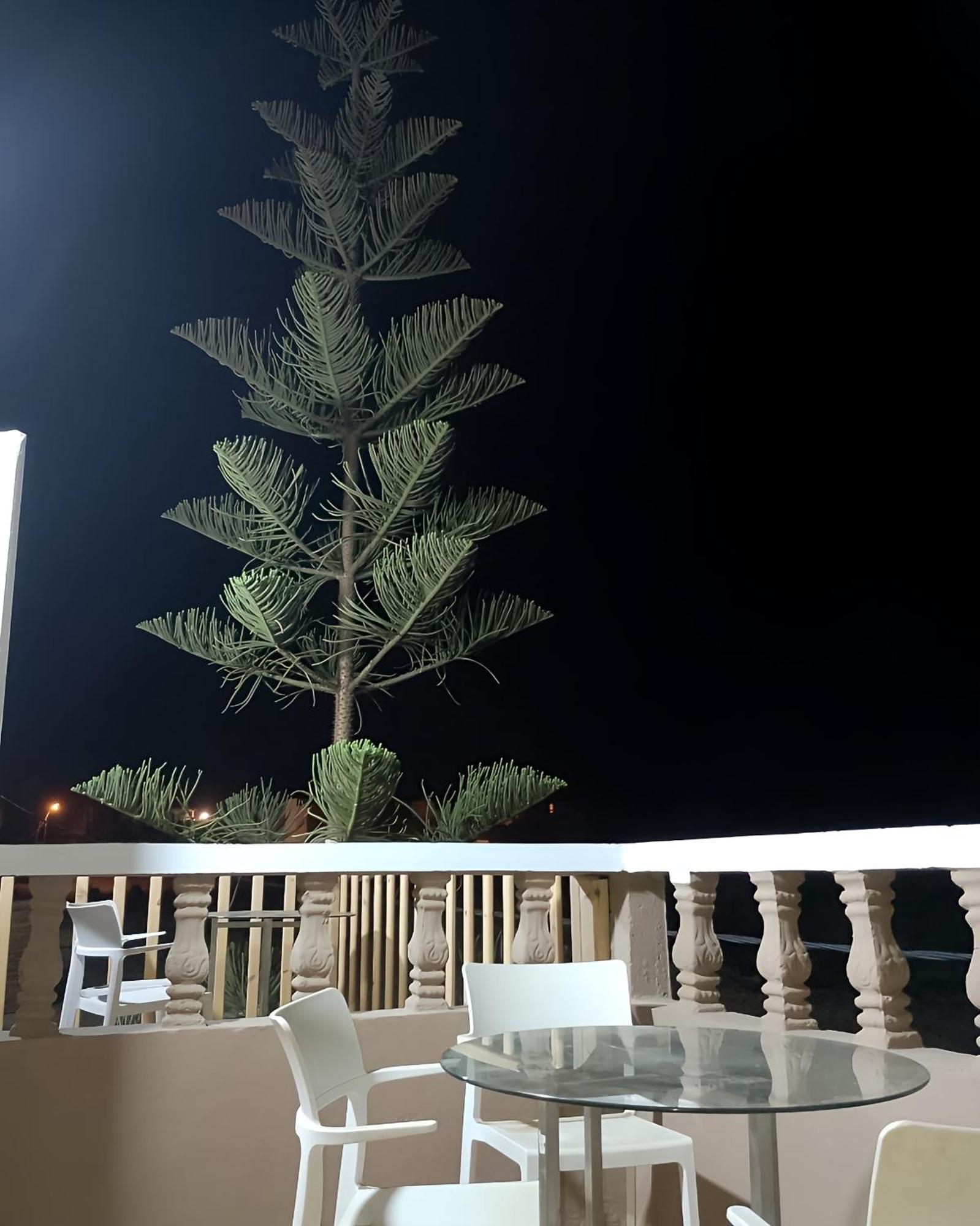 Отель Tildi Surf House Эмуан Экстерьер фото