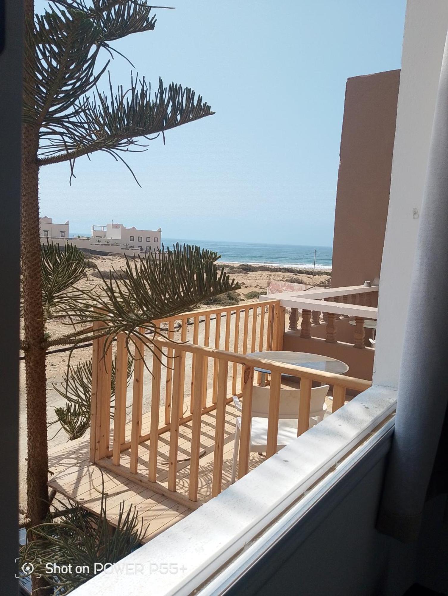 Отель Tildi Surf House Эмуан Экстерьер фото