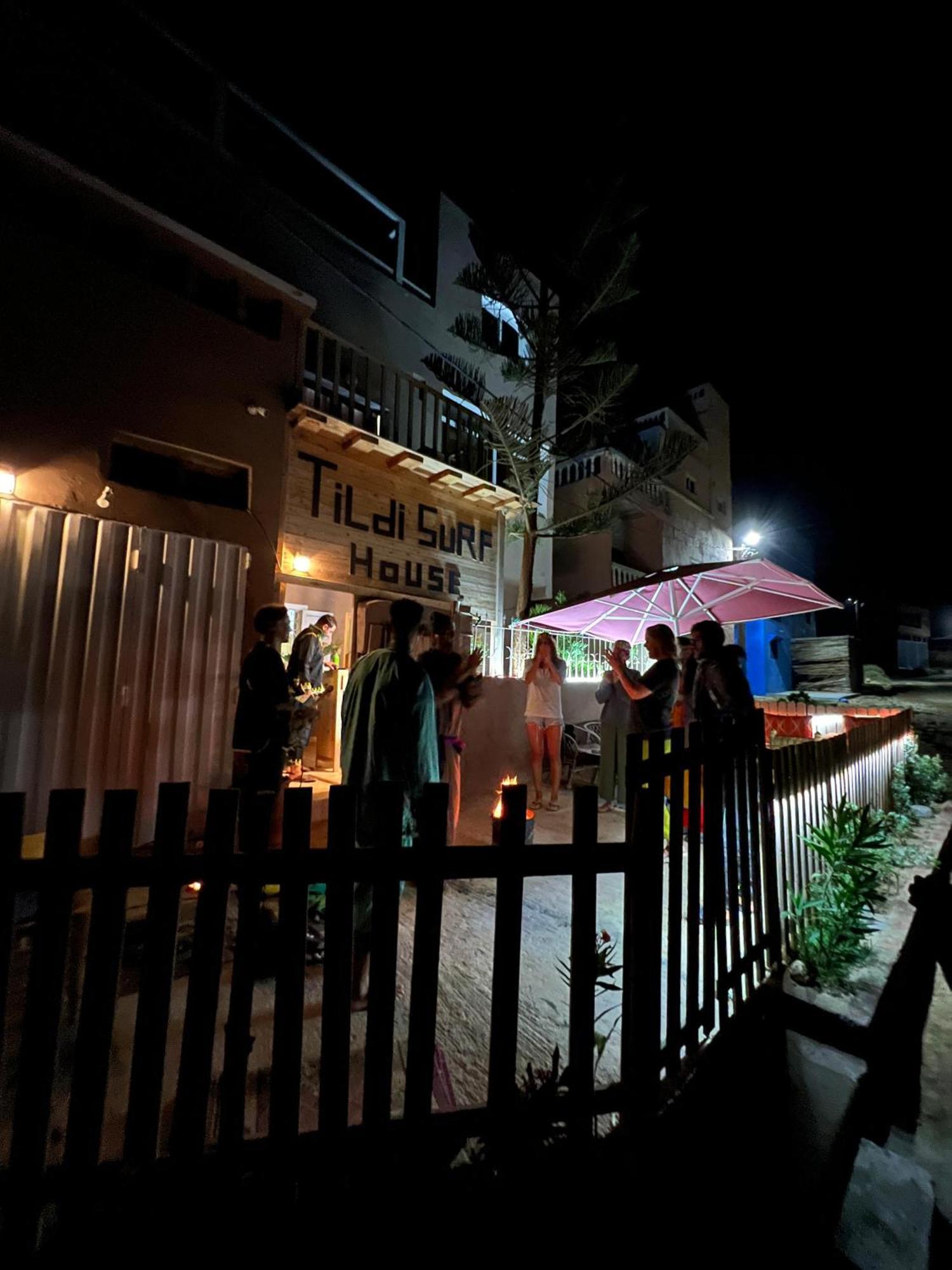 Отель Tildi Surf House Эмуан Экстерьер фото
